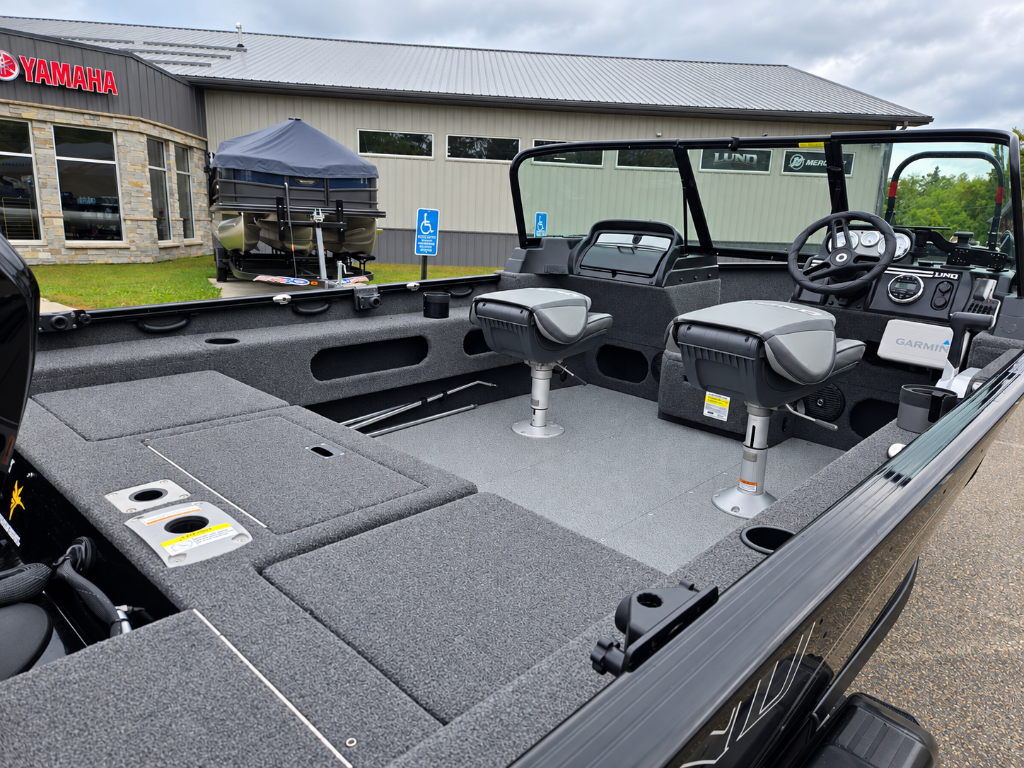 2022 Lund 1775 Adventure Boat