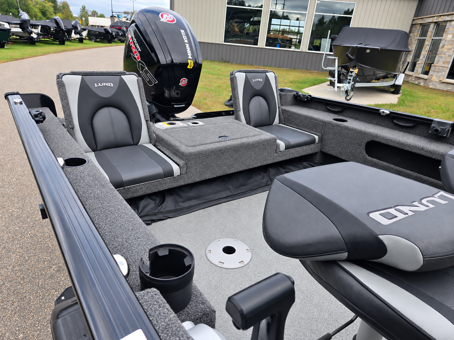 2022 Lund 1775 Adventure Boat