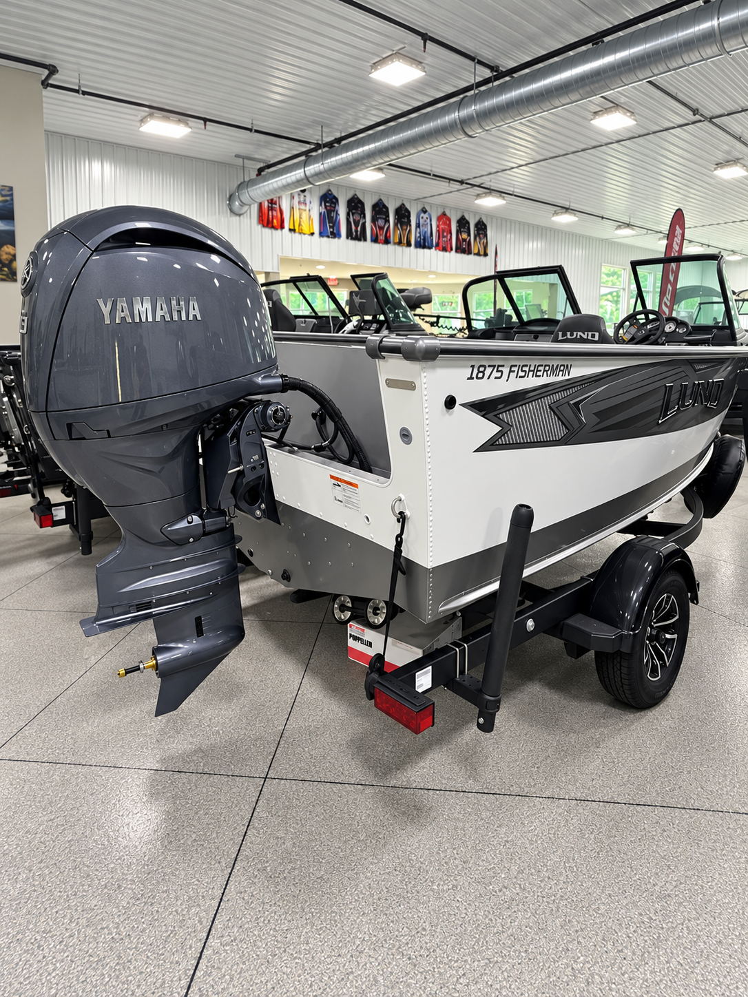2026 LUND 1875 FISHERMAN BOAT