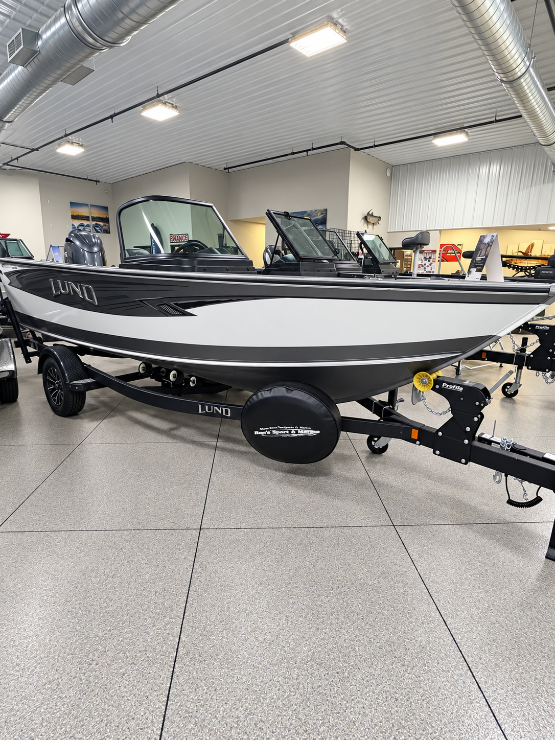 2026 LUND 1875 FISHERMAN BOAT