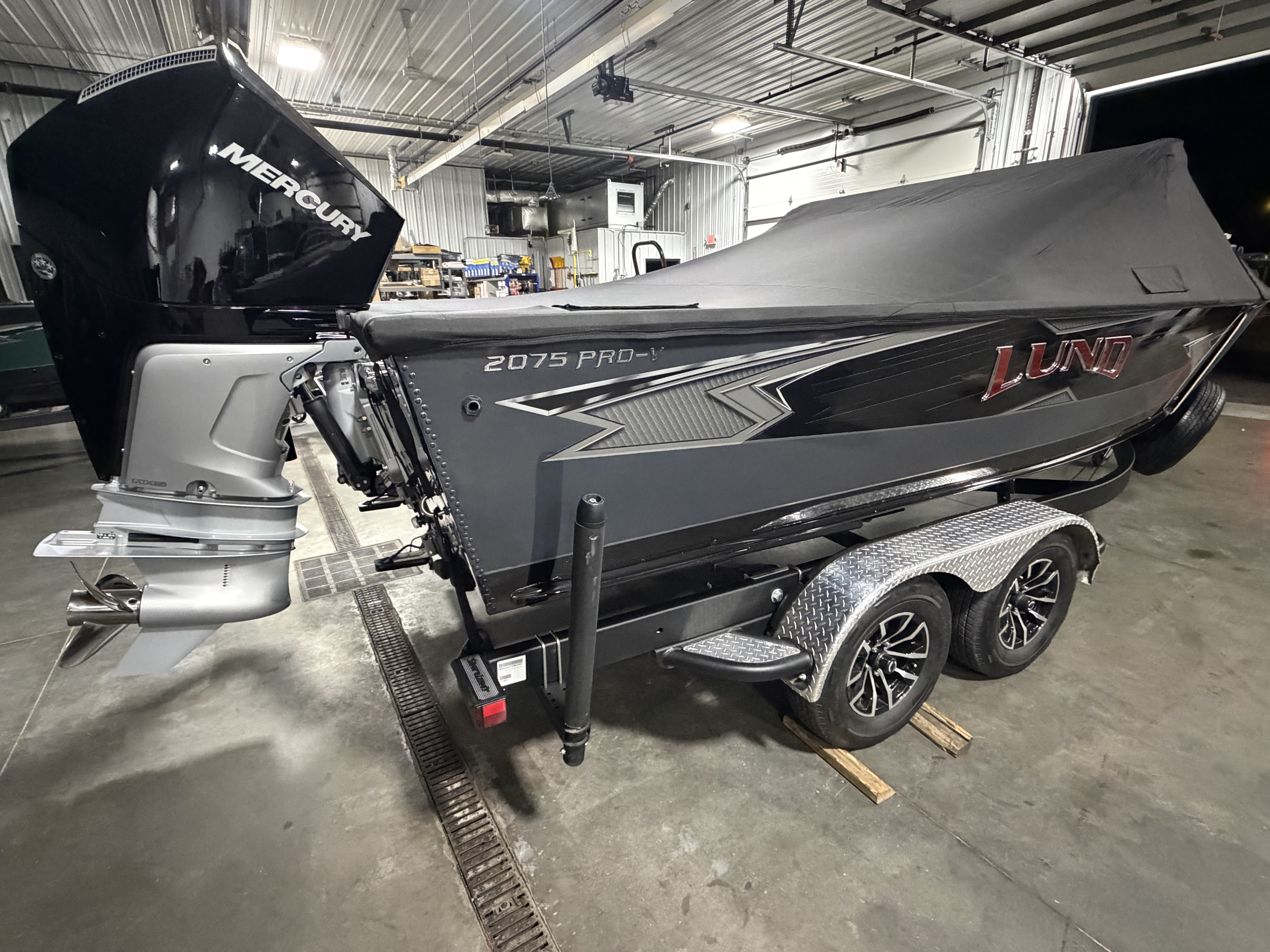 2026 Lund 2075 Pro-V Boat