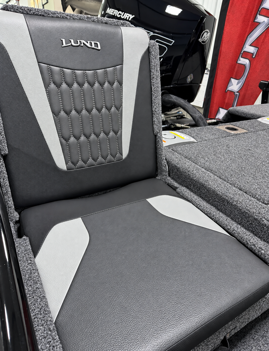 2027 LUND 2075 PRO V SPORT BOAT