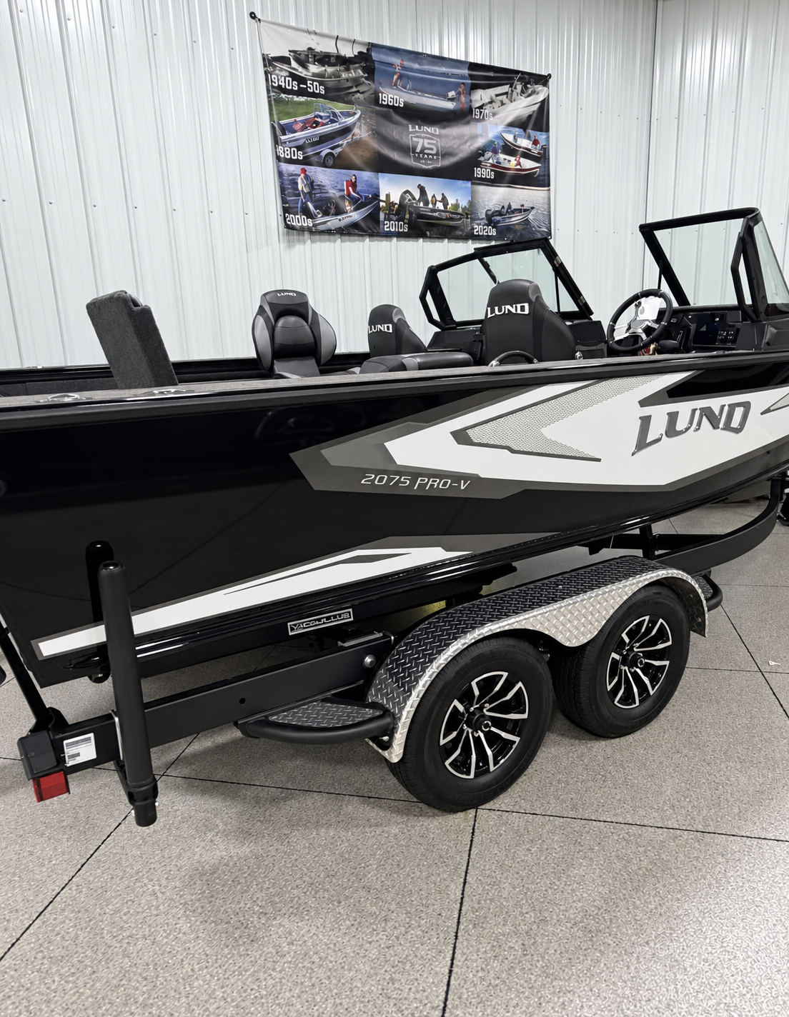 2027 LUND 2075 PRO V SPORT BOAT
